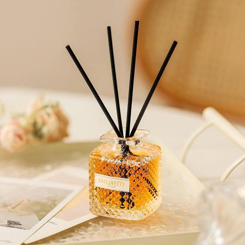 luxury glass scent bottle with sticks