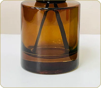 thick bottom glass diffuser bottle